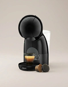Crni Krups Dolce Gusto aparat za kafu u kapsulama sa staklenom šoljicom espresa i kapsulama – Espresso Guide