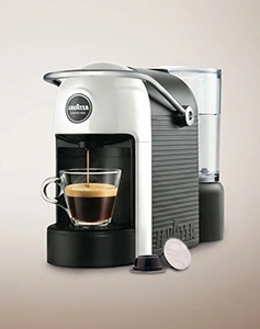 Lavazza A Modo Mio aparat za kafu u kapsulama sa staklenom šoljicom espresa i kapsulama – Espresso Guide